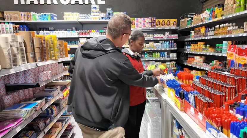 謝任濠從肯亞邊境人道救援到家鄉公益實踐的生命故事 謝任濠從肯亞邊境人道救援到家鄉公益實踐的生命故事